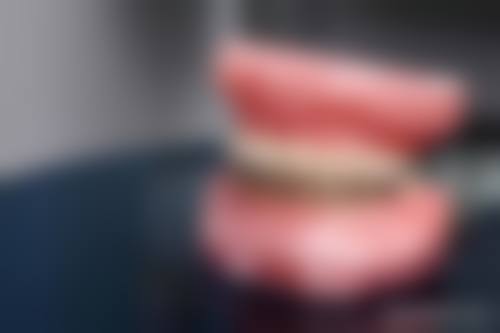 刘凌利坐诊于长沙瑞泰科尔雅麓南口腔